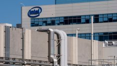 Intel потвърди: Дефицитът при чиповете може да продължи години