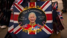 Блясък и театралност на ненужната от гледна точка на закона коронация на британския крал