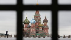 Русия възобновява покупките на злато и валута за резервния си фонд
