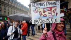 Френските пенсионери излязоха на протест срещу реформите на Макрон