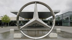 Daimler затяга по-силно колана на икономиите 