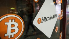 „Скучният“ биткойн изпрати уикенд търговията до рекордно дъно