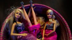 Дългата бавна смърт на Барби и Малкото пони