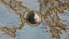 S&P: Вече е по-вероятно Гърция да излезе от еврозоната, отколкото да остане