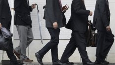 Японският Nikkei 225 отстъпи, след като достигна нови рекорди