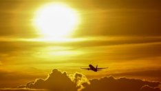 Авиокомпании залагат на ваксините, за да спасят бизнеса си