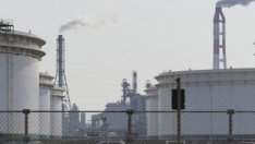 Неочакваният спад в американските суровинни запаси оскъпява леко петрола*