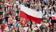 Конфликът Варшава-Брюксел поражда тревога, че Полша се отдалечава от ЕС