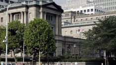 ЯЦБ сигнализира за продължителни стимули и намали прогнозата за инфлацията