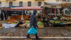 Заради растящите цени на храните източноевропейците броят стотинките си за Коледа