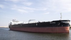 Кораб от 200 хил. тона блокира Суецкия канал