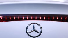 Mercedes свива екологичния отпечатък на електромобилите със зелен алуминий