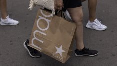 Macy's предупреди за спад на печалбата заради по-големи намаления