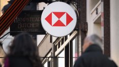 HSBC надви прогнозите, но обяви изненадващо пенсиониране на ръководителя си