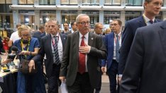 Юнкер: Тръмп няма да наложи мита върху автомобилния сектор на ЕС 