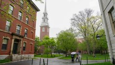 Тръмп отне възможността на Харвардския университет да приема чуждестранни студенти