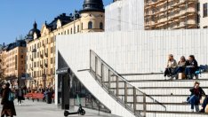 Шведският подход за коронакризата: Предупреждения вместо забрани