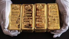 Цената на златото се устремява към 4000 долара