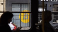 Биткойнът поскъпва с над 10%, успокоен от подкрепата за банковия сектор в САЩ