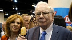 Офертата за обяд с Уорън Бъфет надвиши 3 милиона долара