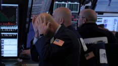 Dow се смъкна с 450 пункта, завършвайки най-лошата си седмица от 2008 г. насам
