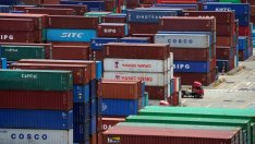 Китай намалява митата върху нови 700 продукта от следващата година