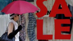 Продажбите на дребно в Япония се свиват трети пореден месец