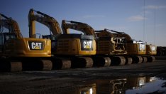 Caterpillar оставя някои от своите заводи затворени заради пандемията