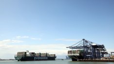 Атаките срещу Суецкия канал могат да нарушат сериозно глобална търговия