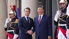 Макрон се опита да омае Си Дзинпин в Пиренеите с агнешко месо и сирене