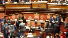 Италианското правителство оцеля при вот на доверие в парламента