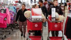 Продажбите на дребно в САЩ растат за втори пореден месец, макар и по-бавно