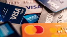 Американците са натрупали рекордни дългове по кредитни карти и това може да е проблем