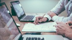 Само 6,5% от фирмите у нас използват технологии с изкуствен интелект