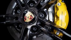 Porsche зашемети дълговия пазар с рекордна продажба за 2,7 млрд. евро