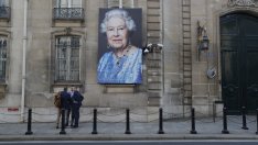 Революционната монархия на Елизабет Втора