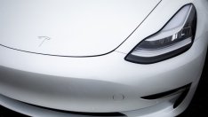 Потенциалното влизане на Tesla в S&P 500 повдига важни въпроси