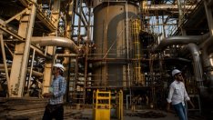 САЩ налагат нови санкции срещу иранския петролен сектор