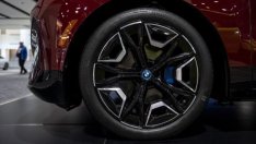 Заради липсата на чипове BMW спира производството и в Регенсбург