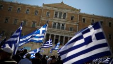 Standard and Poor's повиши кредитния рейтинг на Гърция до В+