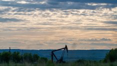 Цената на петрола е близо до 4-месечно дъно*