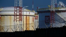 НАП и Агенция "Митници" за първи път от години физически проверяват наличности в "Лукойл"