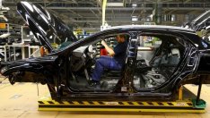 Производството на автомобили насърчава промишлеността във Великобритания