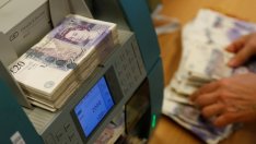 Пробивът в преговорите за Brexit избута паунда на 6-месечен връх спрямо еврото