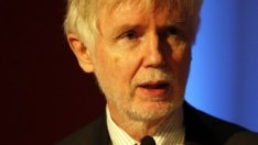 Атина има нужда от второ подстригване на дълга? 