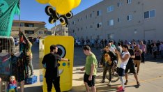 Snap започна да продава очилата си Spectacles във вендинг машини