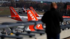 EasyJet продължава да продава самолети и след това да ги наема