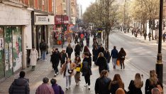 Продажбите на дребно във Великобритания нарастват за втори пореден месец