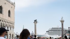 Забраната за достъп на големи круизни кораби до Венецианската лагуна е в сила