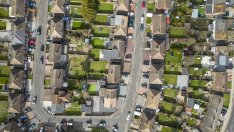 Цените на британските жилища бележат най-острия си годишен спад от 2012 г.